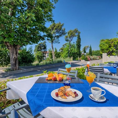 Hotel Aqua - Guest Rooms & Suites Kaštela المظهر الخارجي الصورة
