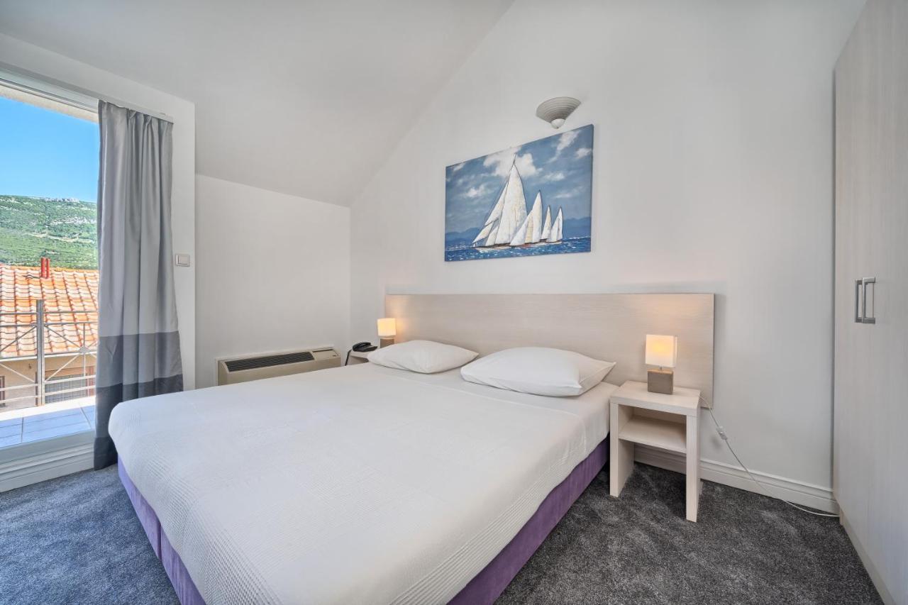 Hotel Aqua - Guest Rooms & Suites Kaštela المظهر الخارجي الصورة