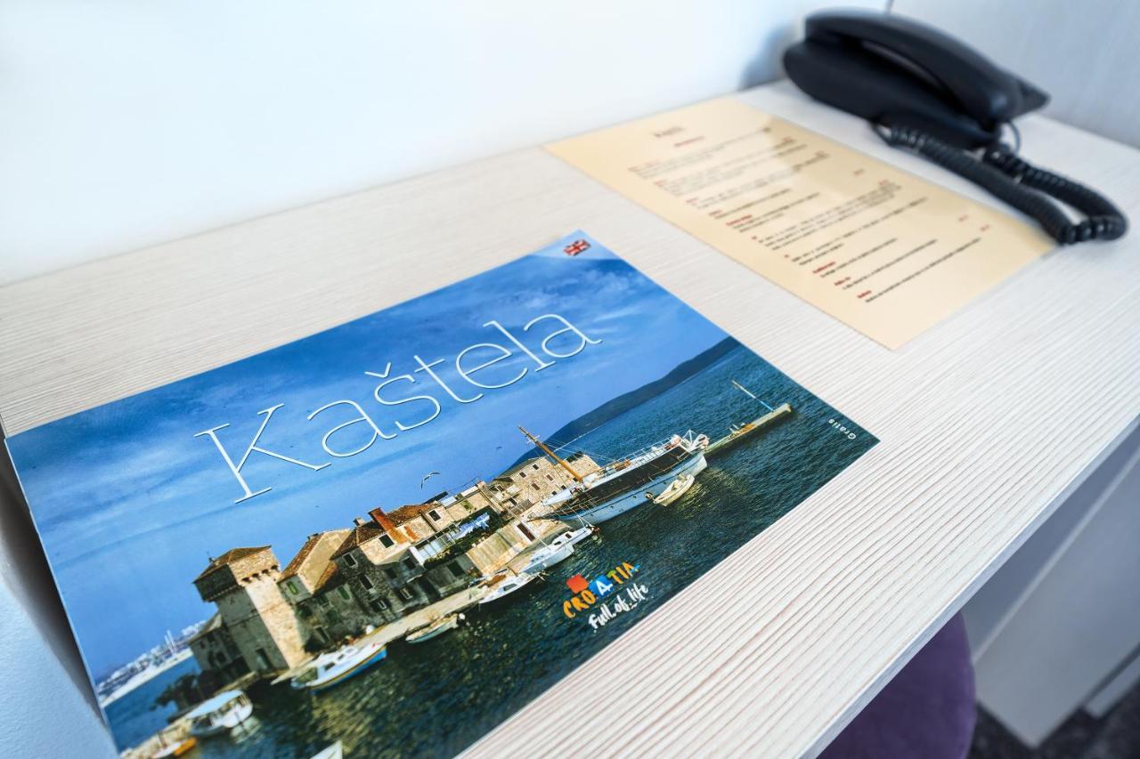 Hotel Aqua - Guest Rooms & Suites Kaštela المظهر الخارجي الصورة
