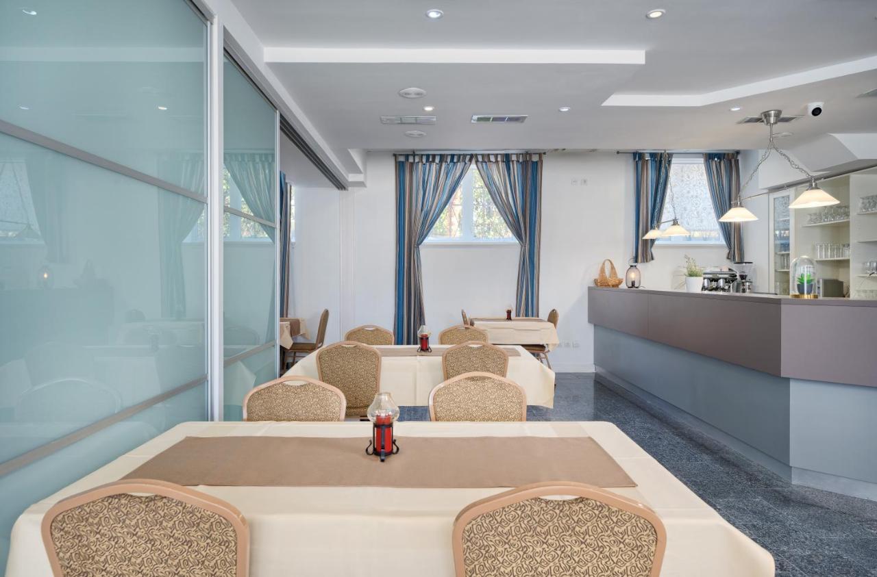 Hotel Aqua - Guest Rooms & Suites Kaštela المظهر الخارجي الصورة