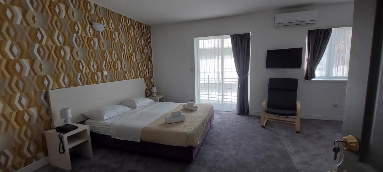 Hotel Aqua - Guest Rooms & Suites Kaštela المظهر الخارجي الصورة